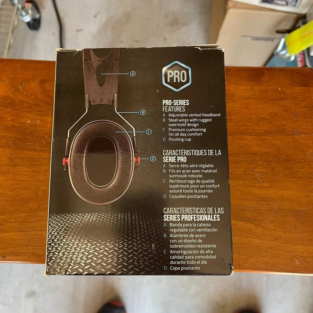 3M Pro-Grade Earmuffs Noise-Reducing Hearing Protection 30dB NRR Red/Black #9056